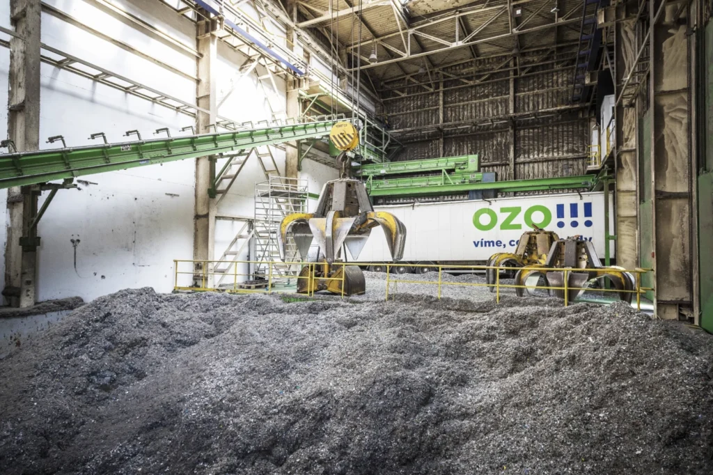 Hala společnosti OZO Ostrava s mechanicko-biologickou úpravou odpadu, kde se z tříděného komunálního odpadu vyrábí alternativní palivo pro energetické využití.