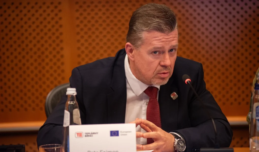 Petr Fajmon, generální ředitel Tepláren Brno, při vystoupení na konferenci.