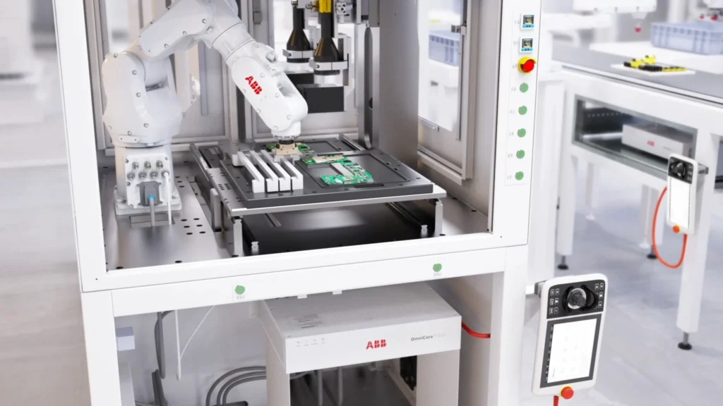 Robotické pracoviště ABB s průmyslovým robotem IRB 1100 a řídicí jednotkou OmniCore E10 při manipulaci s elektronickými součástkami.