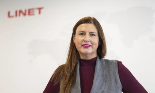 Lucie Landová ze společnosti LINET při portrétním focení v sídle firmy.